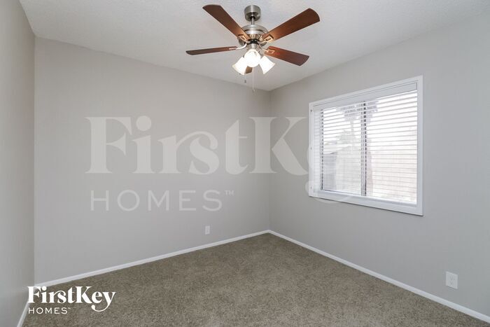 Building Photo - 2413 W Estrella Dr