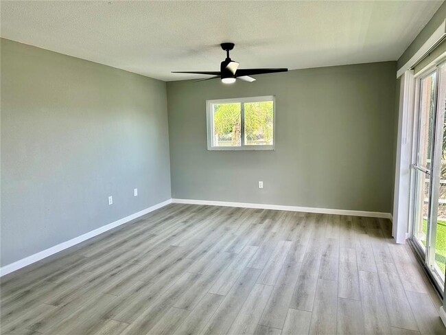 Building Photo - 460 Base Ave E