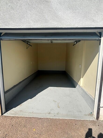 Building Photo - 133 W 74th St