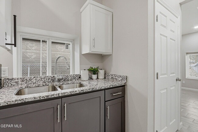 Building Photo - 9207 Santa Rosalia Ct