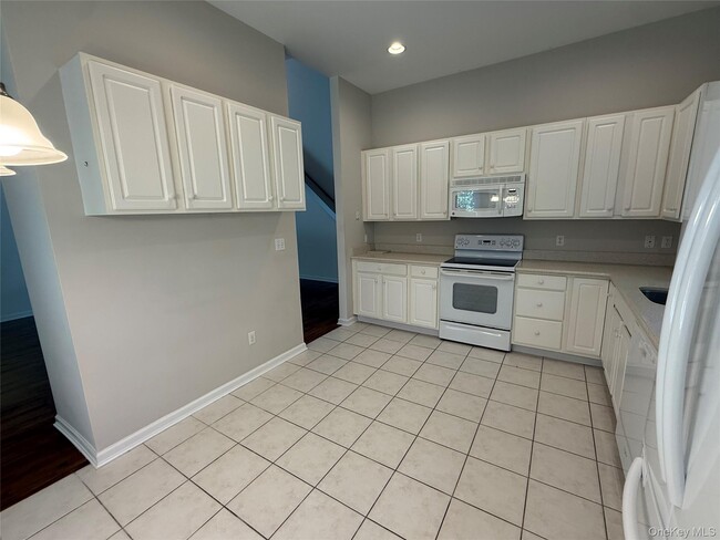 Building Photo - 33 Osborne Glen