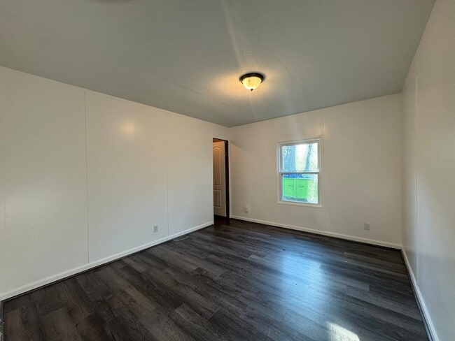 Building Photo - 22 Pine St