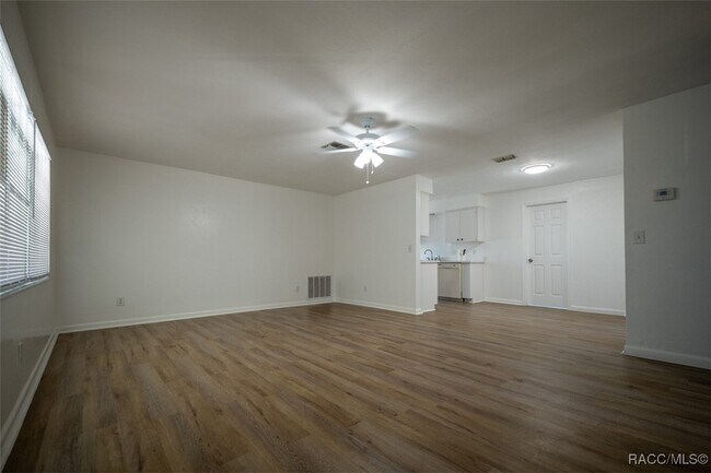 Building Photo - 68 W Sugarberry Ln