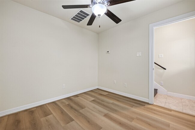 Building Photo - 2707 Shadybrook Meadow Dr