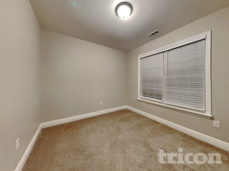 Building Photo - 461 Kimball Loop