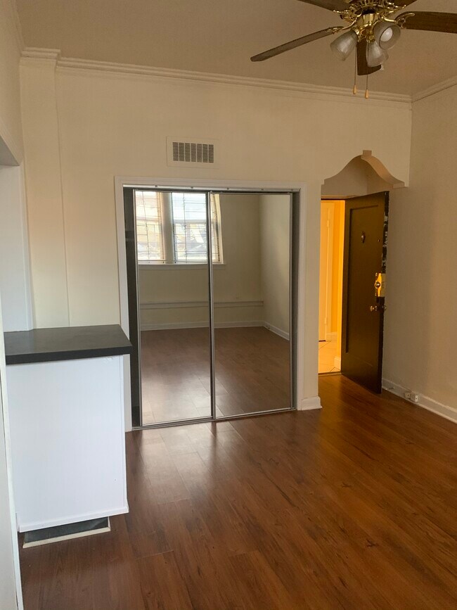 Building Photo - 633 W Deming Pl