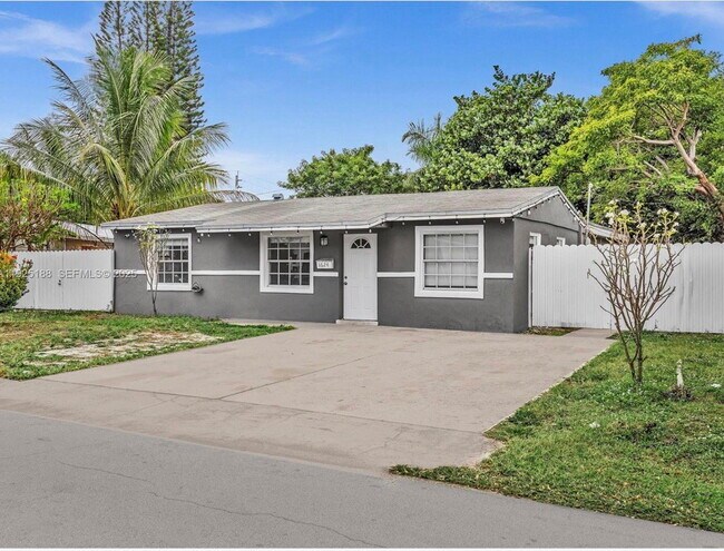 Building Photo - South 23rd Avenue, Hollywood, FL 33020 - 3 BR 2 BA single-family home