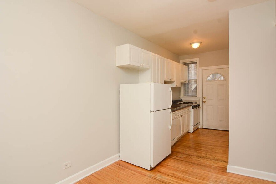 Building Photo - 714 W Barry Ave