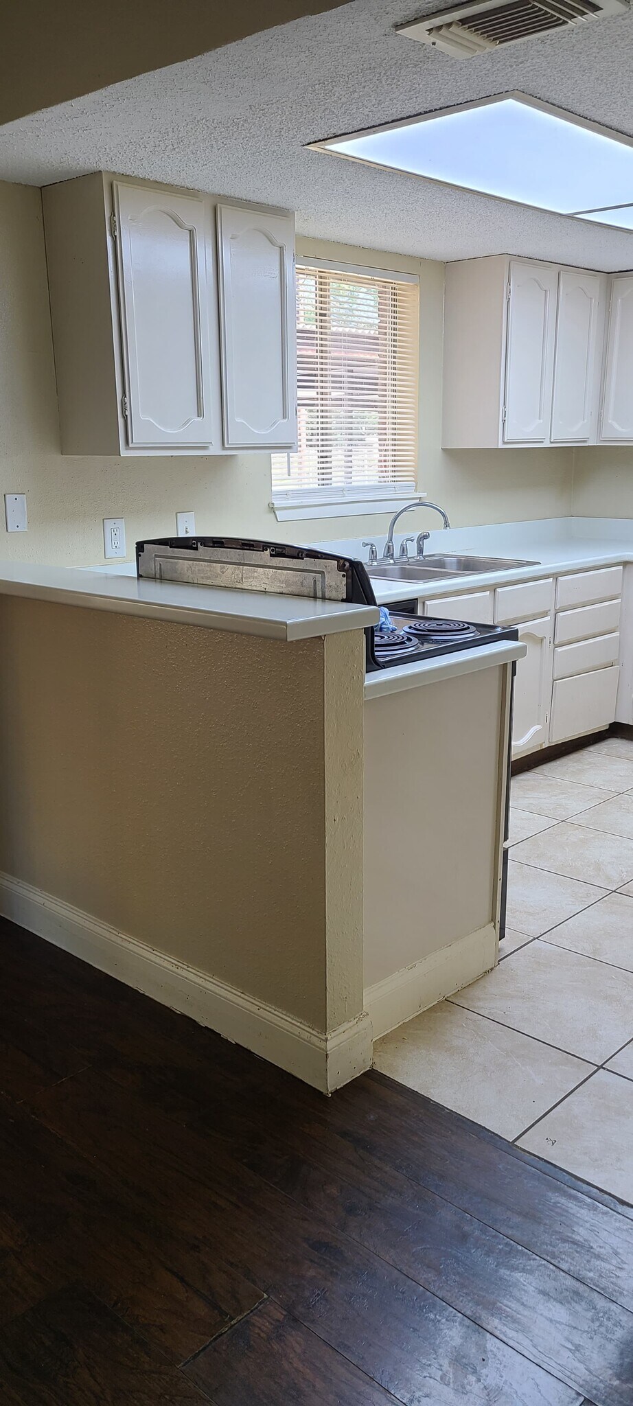 Building Photo - 706 Garden Walk Dr