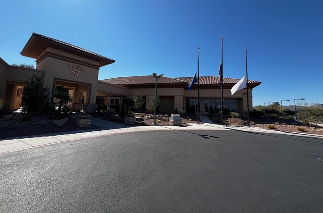 Building Photo - Beautiful single story home (55+). 3 Bed 2...