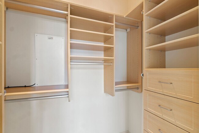 Building Photo - Madrigal Lofts in Mt Vernon Triangle | 2 Bed | 2 Bath | 920 Sf | Balcony | 1 Garage Parking Space