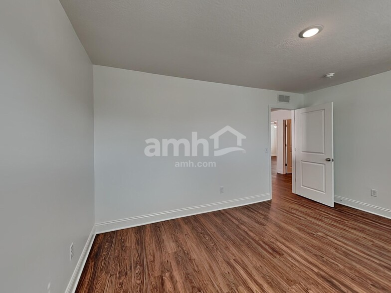 Building Photo - 419 Golden Maple Pl