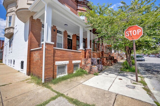 Building Photo - 1600 Appleton St