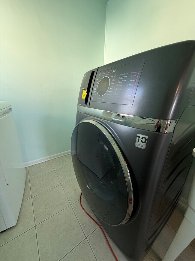 Building Photo - 91 Grand Ave