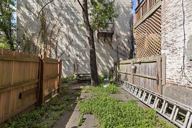 Building Photo - 174 Grand St