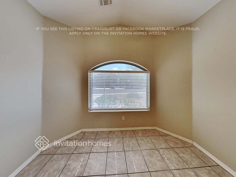 Building Photo - 13516 W Solano Dr