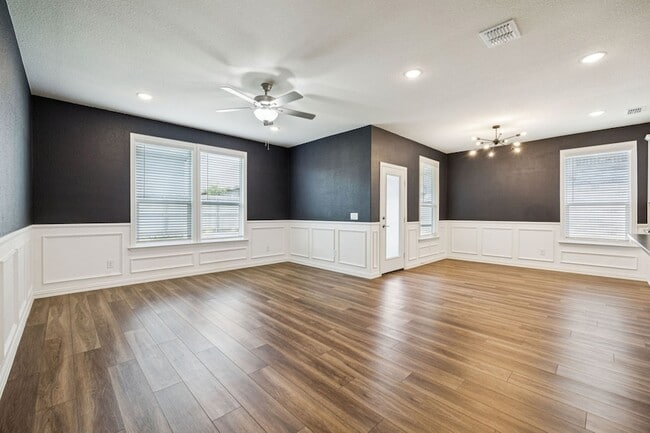 Building Photo - 2412 Rooster Ln