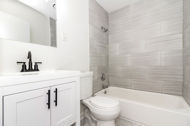 Building Photo - Beautifully Renovated Modern House in Normandy Meadows East!