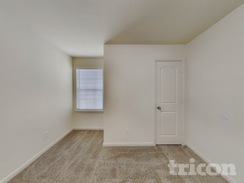 Building Photo - 3158 Gilbert Garden