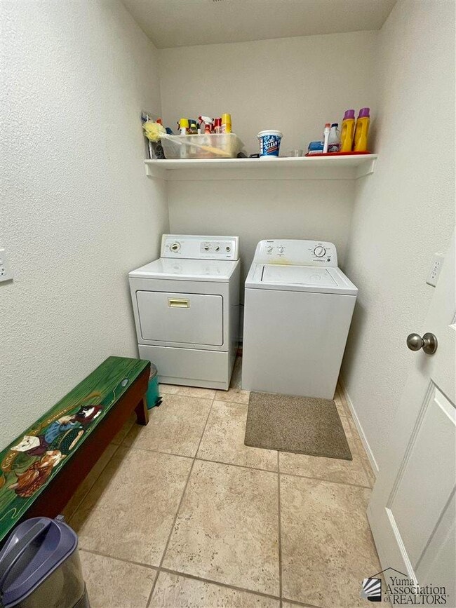 Building Photo - 10277 S Del Rey Dr