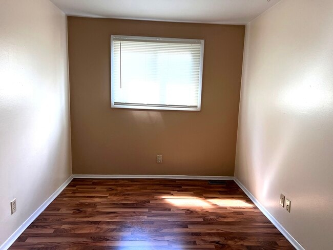 Building Photo - 124 Somerset Ln