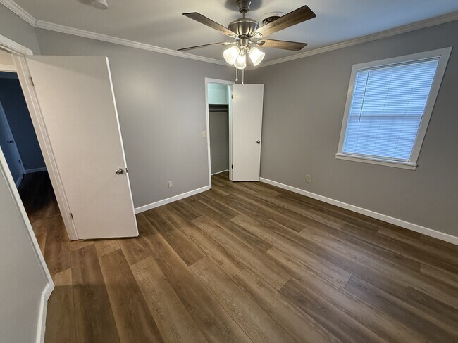 Building Photo - 1803 Thomas Ln