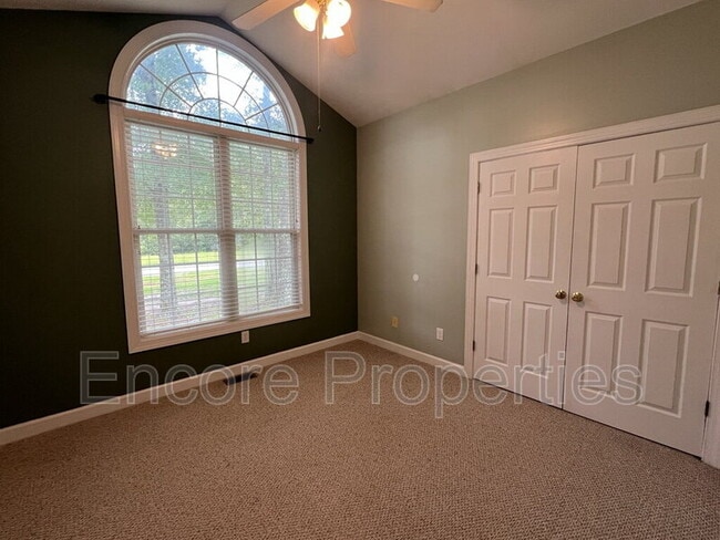 Building Photo - 1008 Elmsleigh Way