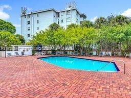 Building Photo - 350 Grapetree Dr