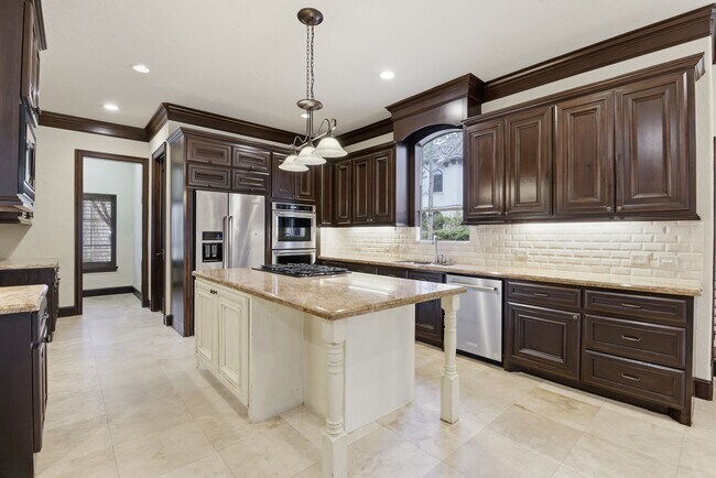 Building Photo - 30 N Palmiera Cir