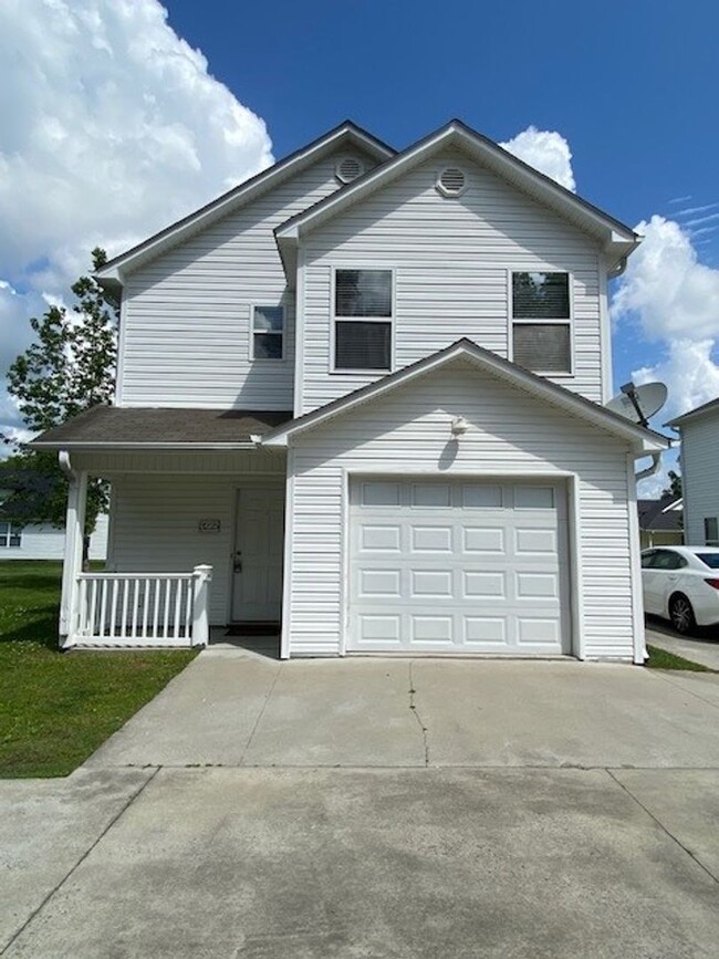 Building Photo - NORTHCHASE 3BR/2.5BA FREESTANDING TOWNHOME...