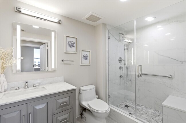 Building Photo - 511 SE 5 Ave