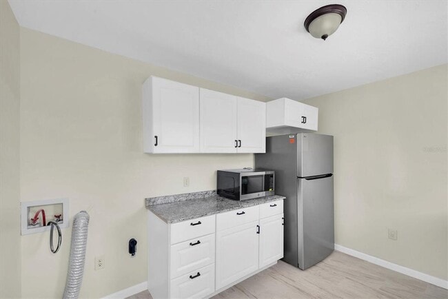 Building Photo - 1607 18th St E