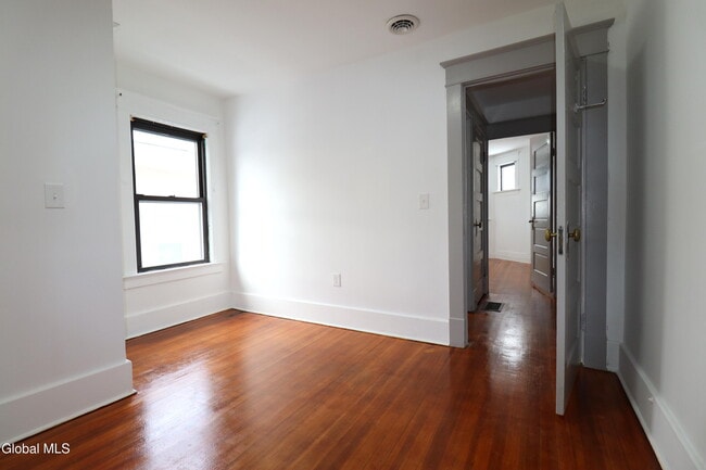 Building Photo - 442 Plymouth Ave