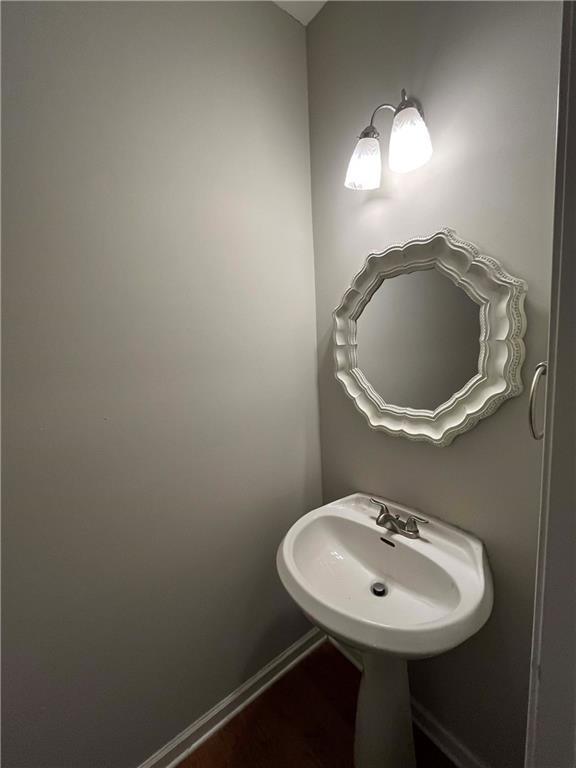 Building Photo - 2048 Lakeshore Overlook Dr