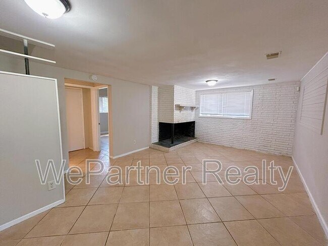Building Photo - 3558 Telstar Dr
