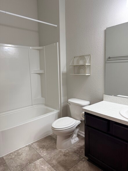 Second Bath - 200 Larkin Place