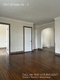 Building Photo - 1907 Ottawa Dr