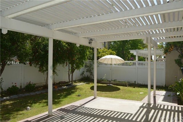 Building Photo - 15272 Rousseau Ln