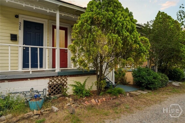 Primary Photo - 530 E Gordon Ln