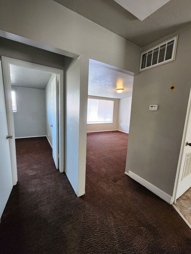 Building Photo - Weg3650 (4Plex)