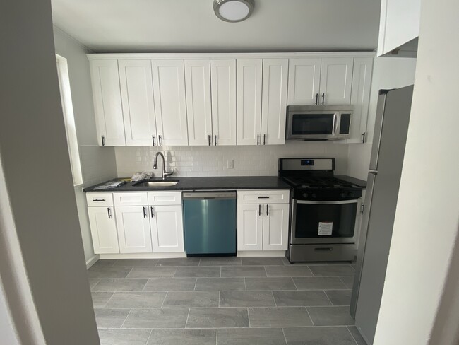 Brand New Kitchen - 274 Texas Ave