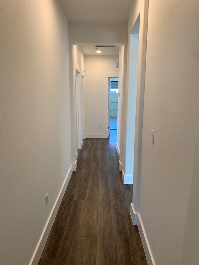 Building Photo - Beautiful Single Story Brentwood Home