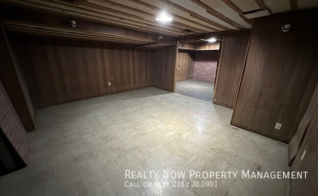 Building Photo - 4525 E 143rd St