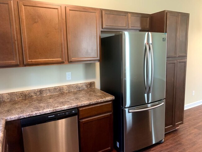 Building Photo - 3 Bedroom/2.5 Bath - Holly Ridge - The Lan...