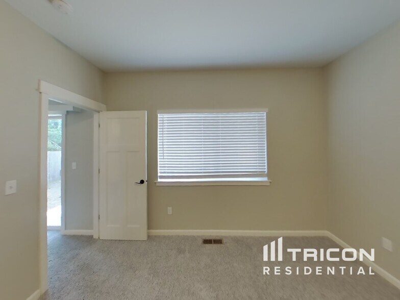 Building Photo - 4241 17th Way NE