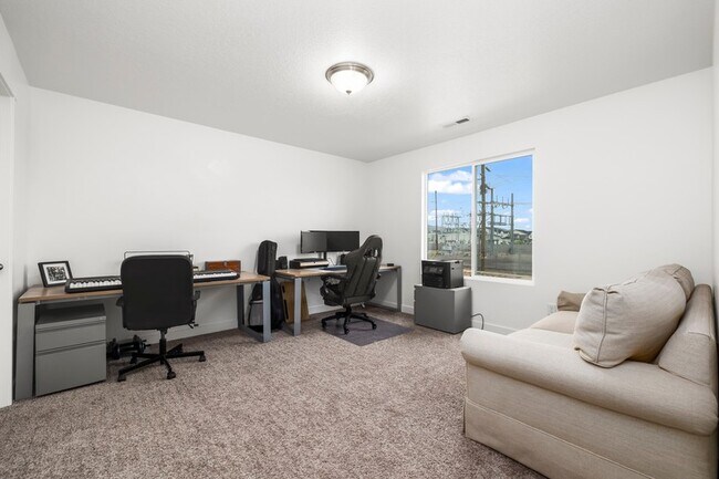 Building Photo - 318 Wren Hill Ln