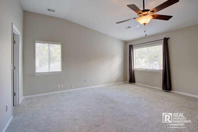 Building Photo - 121 Sioux Ct