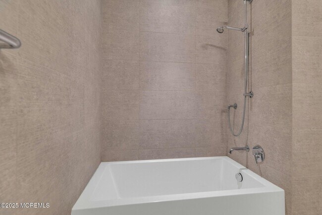 Building Photo - 15 Morris Ave