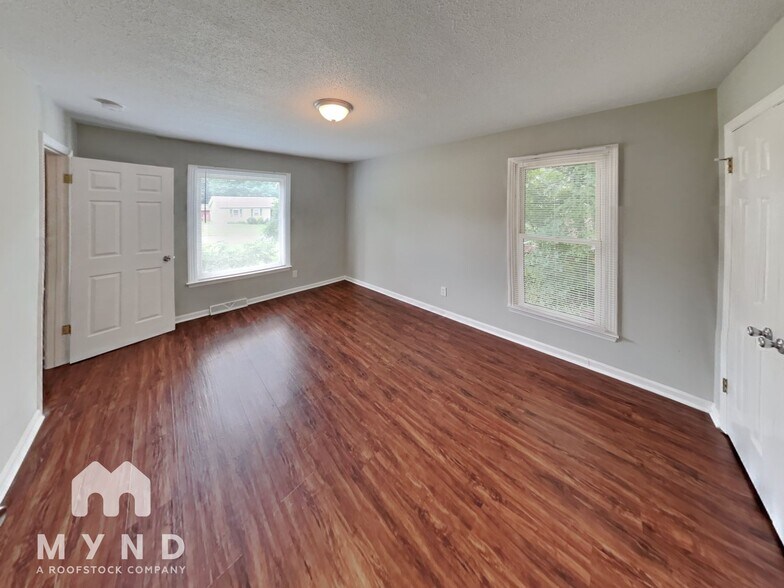 Building Photo - 112 Pineview Ct