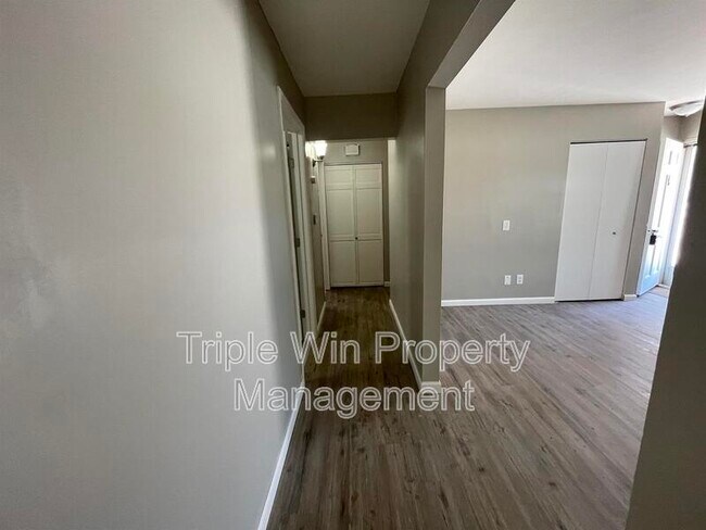 Building Photo - 11423 Ortega Dr